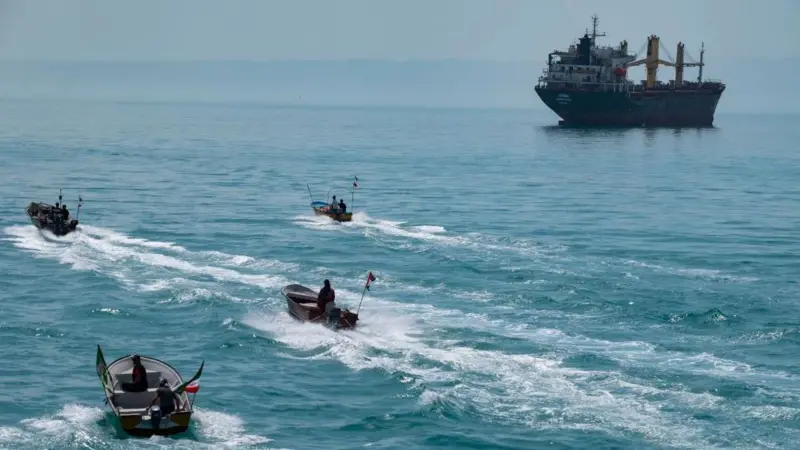 A ‘marinha mosquito’ do Irã: como ‘enxame’ de pequenas embarcações desafia os EUA no Estreito de Ormuz