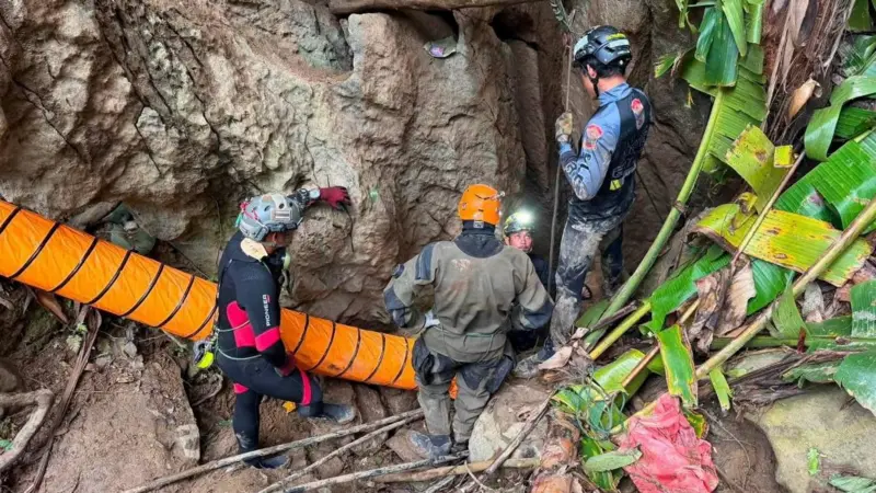 Grupo é encontrado com vida após uma semana em caverna inundada no Laos