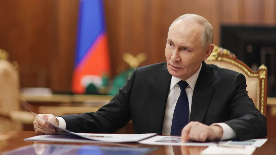 Rússia faz ameaça nuclear, e EUA testam míssil