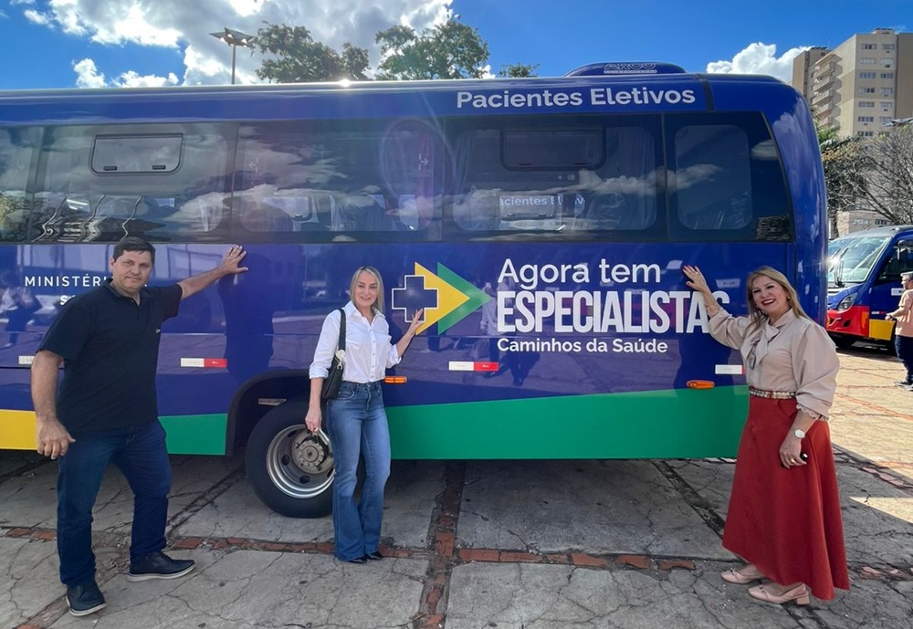 Sonora garante micro-ônibus para transporte de pacientes por meio de articulação da prefeita Clarice