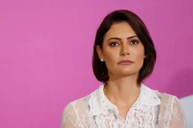 Após crise com Flávio, Michelle Bolsonaro deixa presidência do PL Mulher