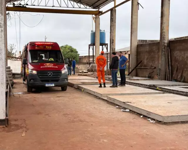 Trabalhador fica gravemente ferido após ser atingido por placa de concreto na Capital