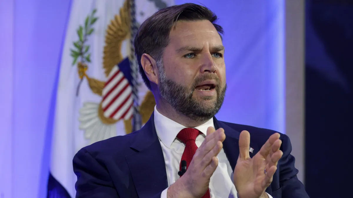 Irã terá benefícios se cumprir termos de acordo com os EUA, diz Vance à CNN