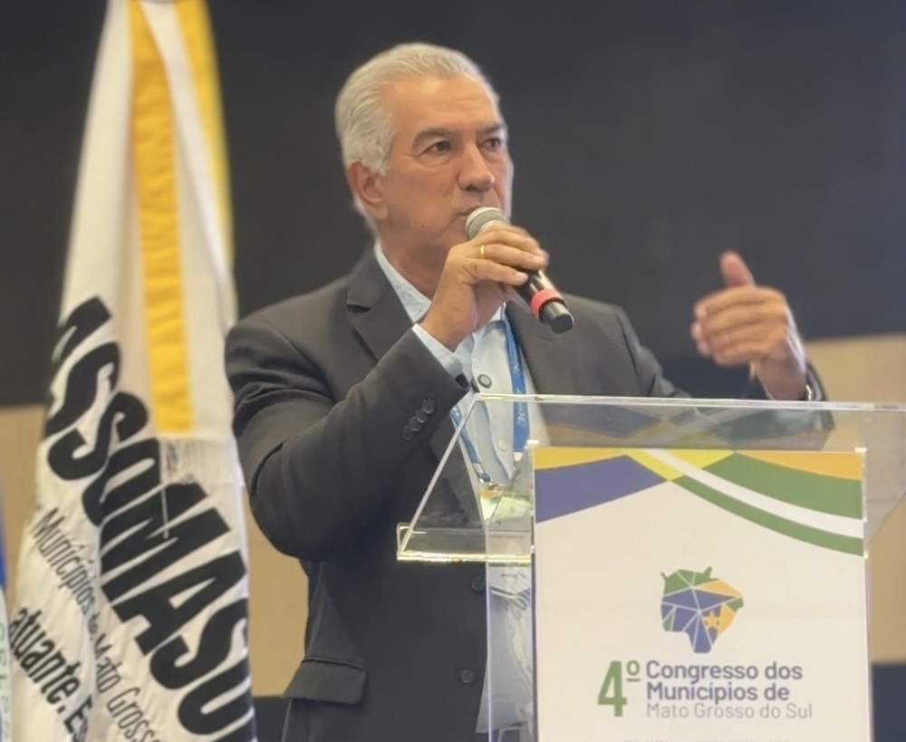 Reinaldo critica redução da participação federal no  financiamento da saúde durante Congresso dos Municípios