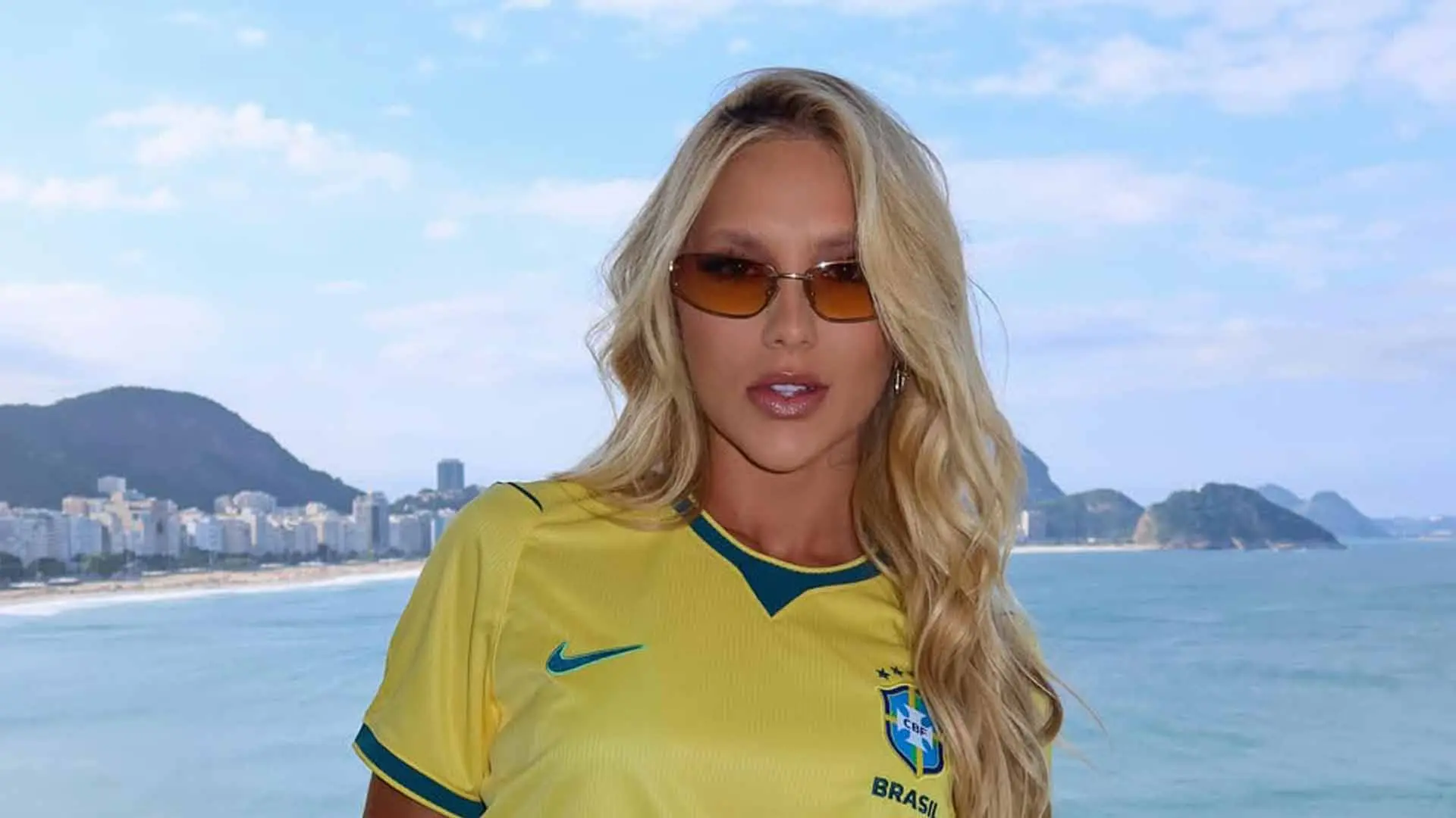 Não foi só xingamento! Torcedores jogam bolinhas de papel contra Virginia no Maracanã