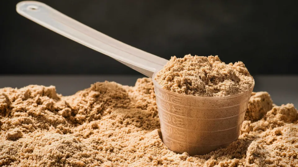 Whey protein e leite em pó vencidos: polícia fecha ‘fábrica’ que embalava produtos e revendia