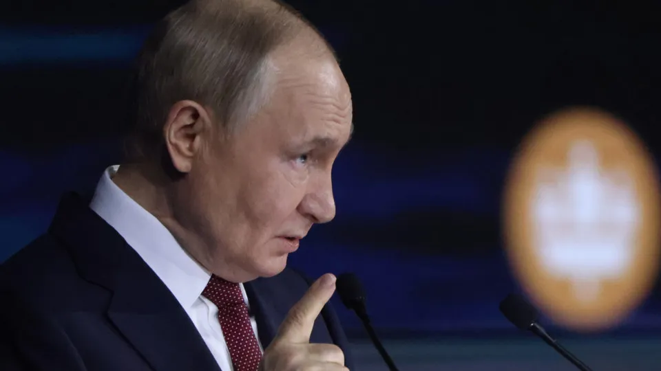 Putin admite impacto de ataques de Kiev, e tensão cresce