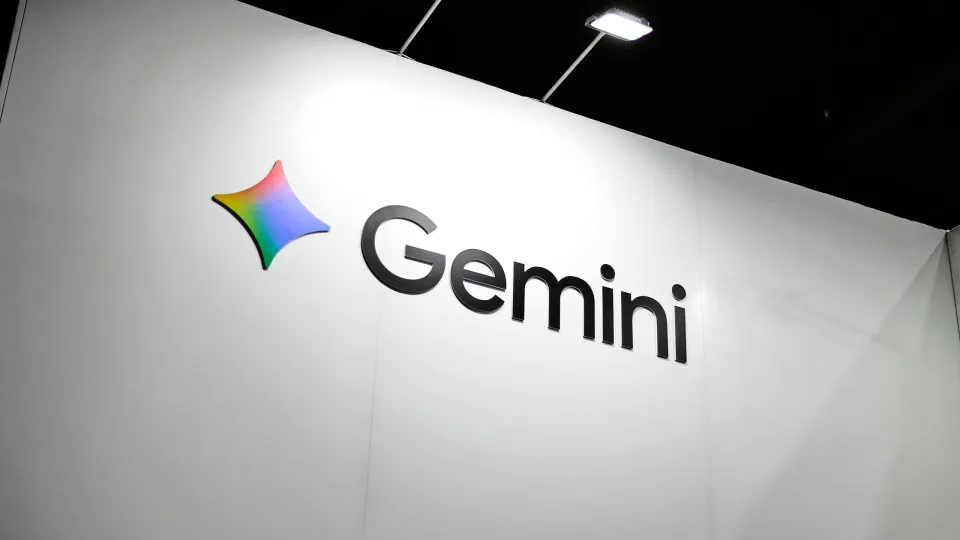 Apple atualiza Siri com Gemini, do Google, e busca recuperar espaço na corrida da IA