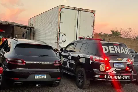 Porsche no Nhanhá e R$ 3,4 milhões em contas expõem casal alvo de operação na Capital