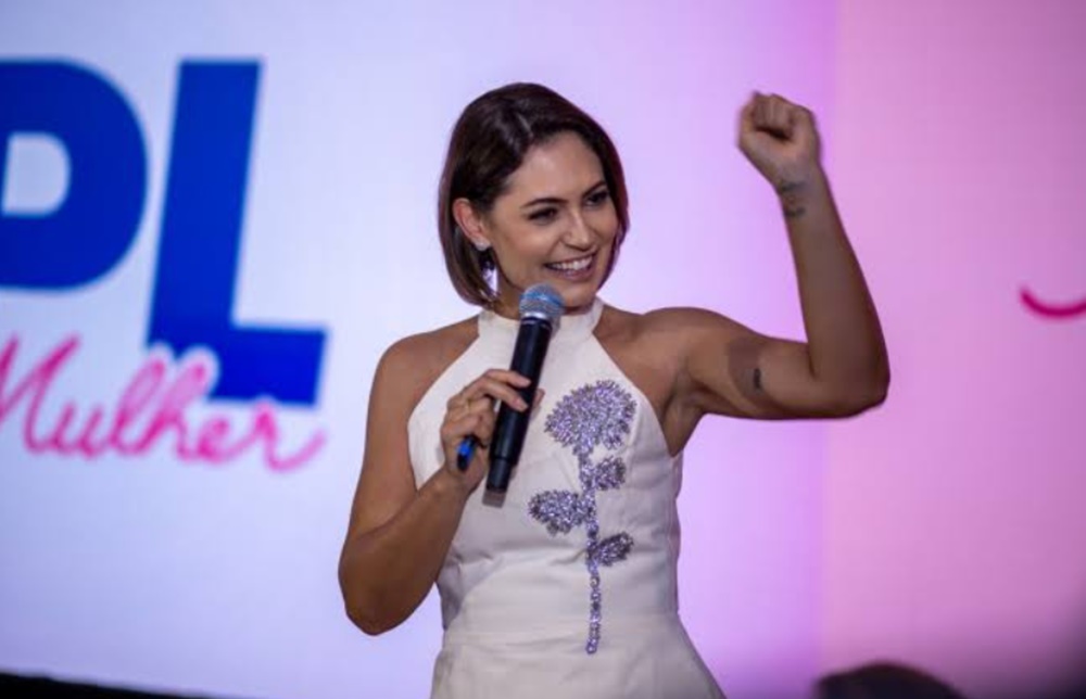 Aliadas dizem que Michelle avalia abandonar política