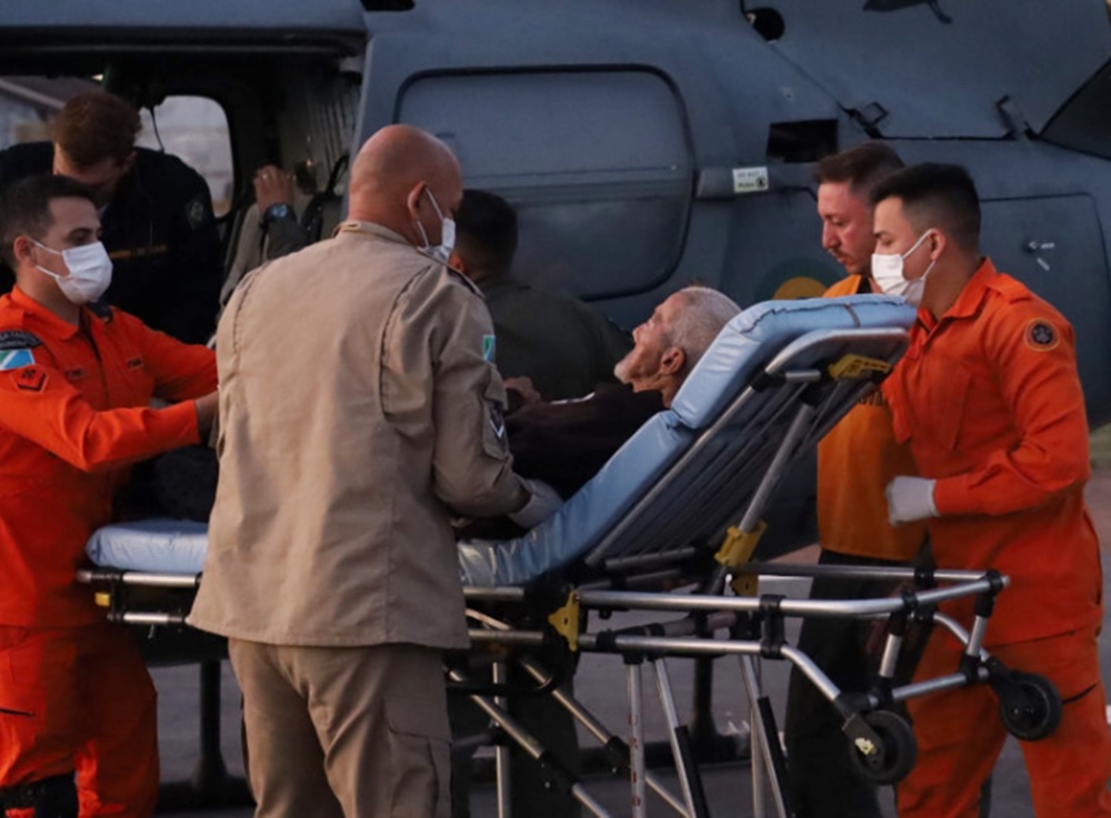 Idoso é resgatado de helicóptero pela Marinha após passar mal no Pantanal