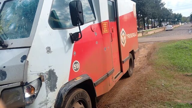 Assaltantes atacam carro-forte a tiros no Paraguai, mas blindado consegue fugir