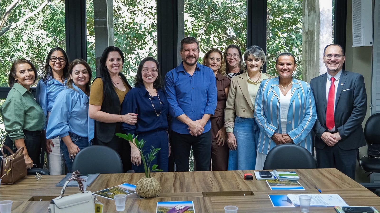 Kemp garante R$ 160 mil em emendas para Coxim e, ao lado do vereador Abílio, articula novos investimentos para a Educação e ao lado das diretoras planejam melhorias para as escolas
