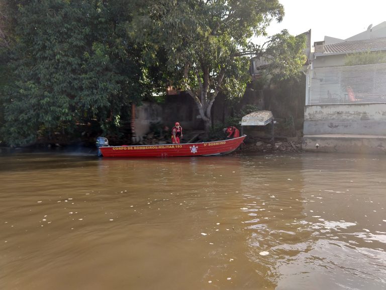 Jovem desaparece após possível afogamento no Rio Taquari, em Coxim