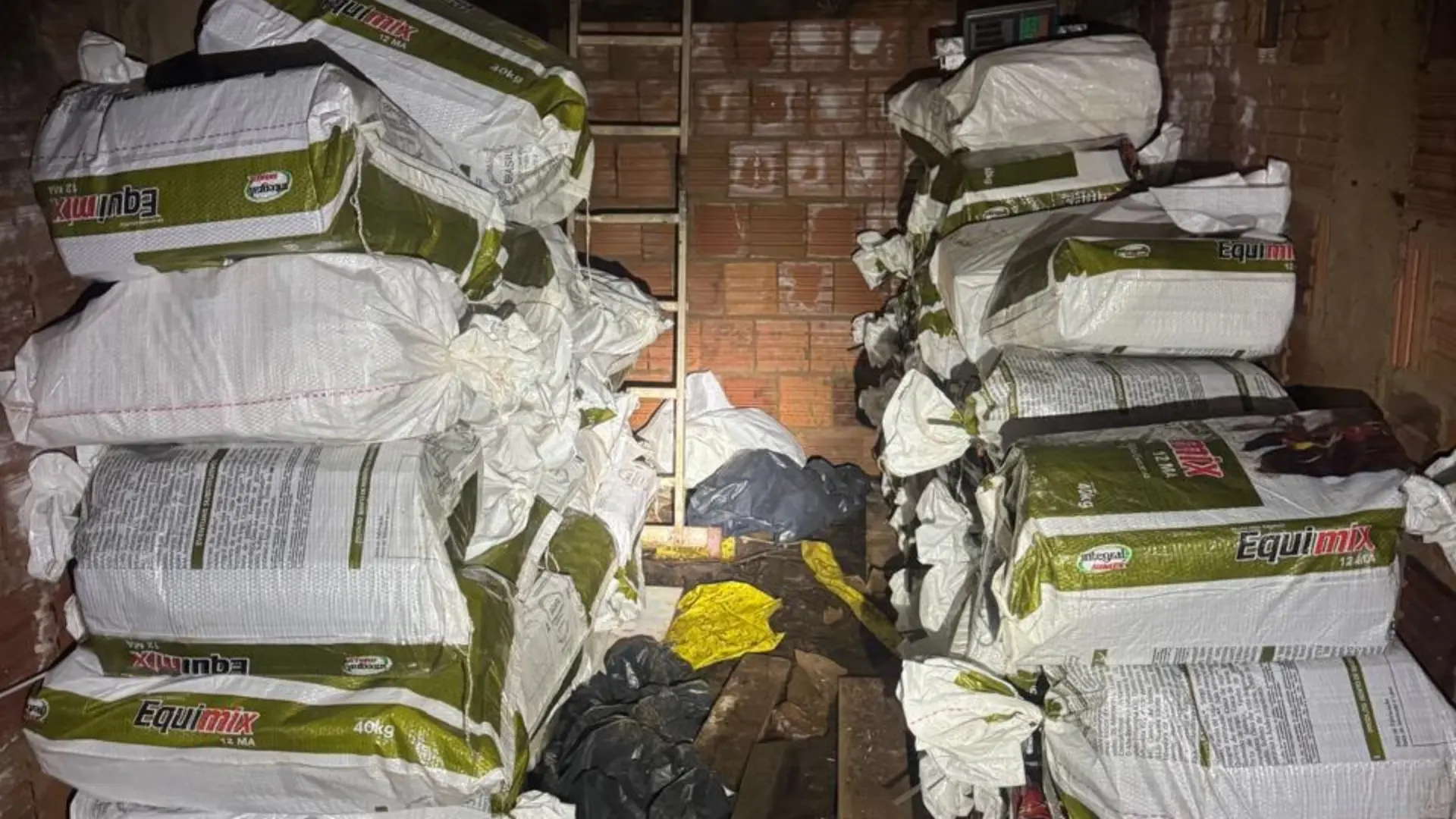 Bunker com 1 tonelada de maconha é descoberto no Itamaracá e um acaba preso em Campo Grande
