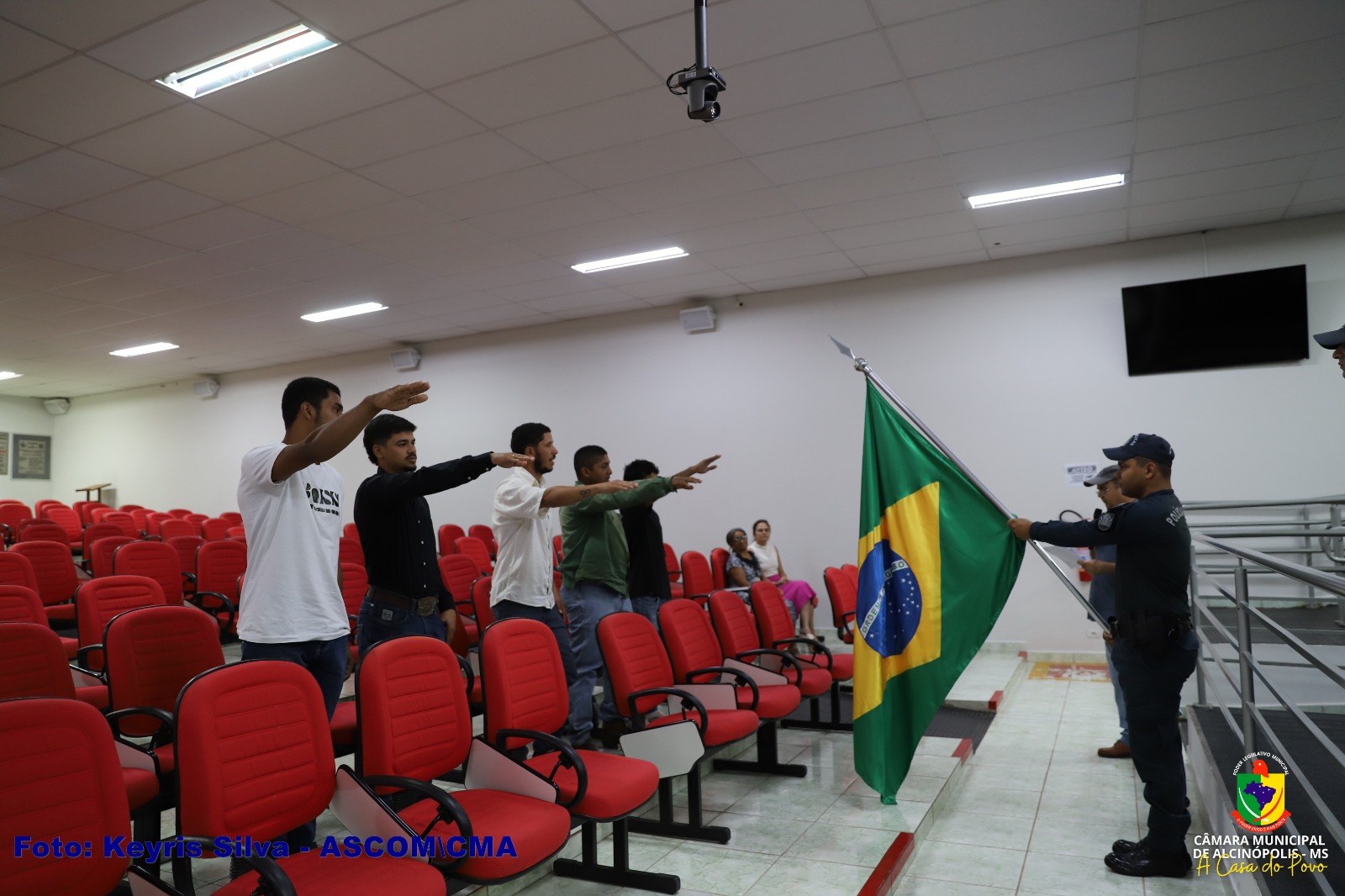 Polícia Militar participa de cerimônia de Juramento à Bandeira Nacional em Alcinópolis