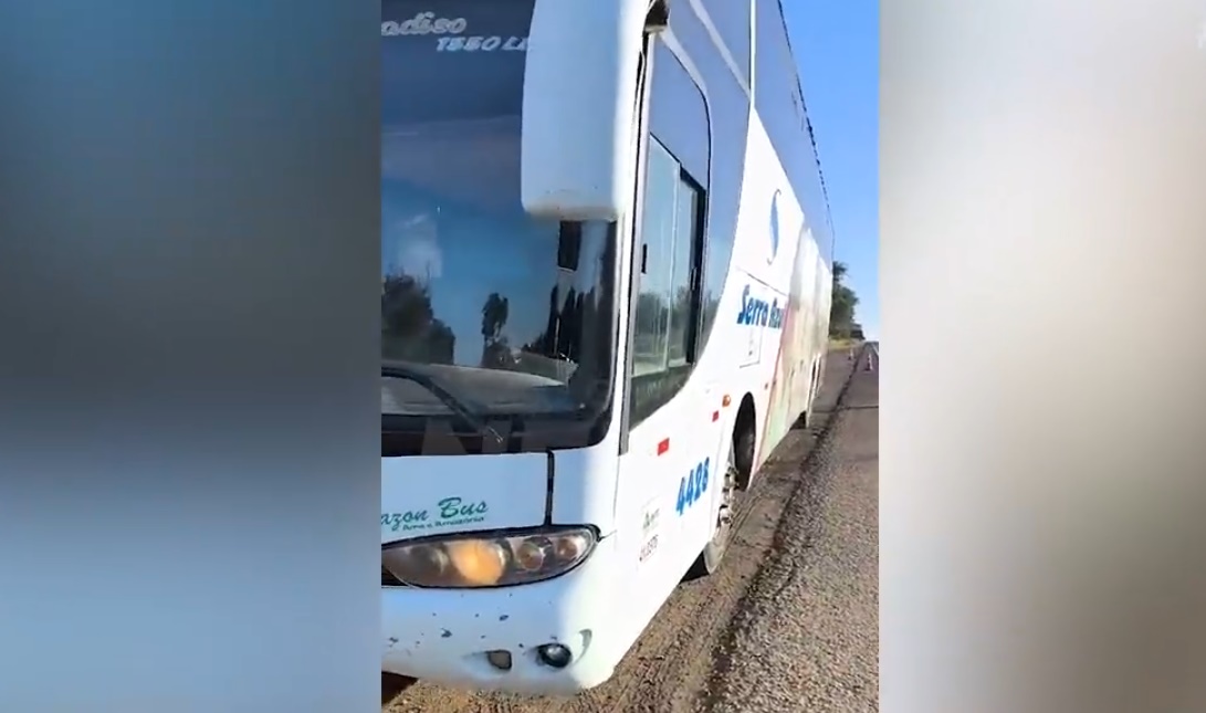 Pane em dois ônibus deixa grupo sem água e comida na BR-163