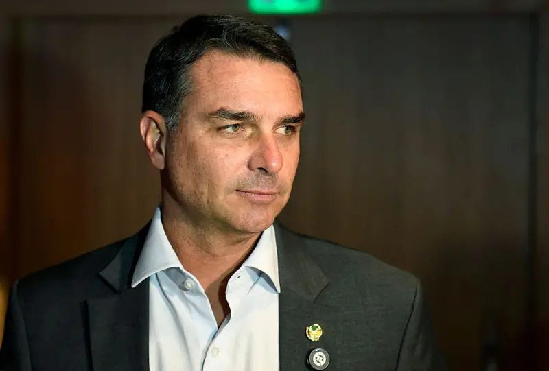 Flávio Bolsonaro discursa por 5 minutos em audiência nos EUA sobre novo tarifaço: ‘Pix também beneficiou empresas americanas’