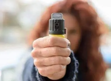 Lei permite o uso de spray de pimenta por mulheres maiores de 18 anos