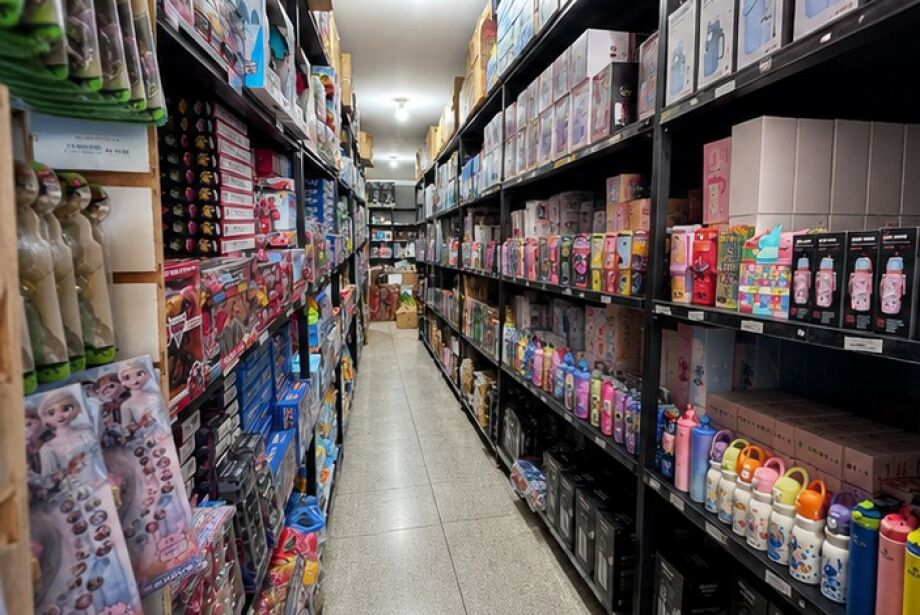 Receita Federal apreende R$ 1 milhão em mercadorias ilegais em depósito