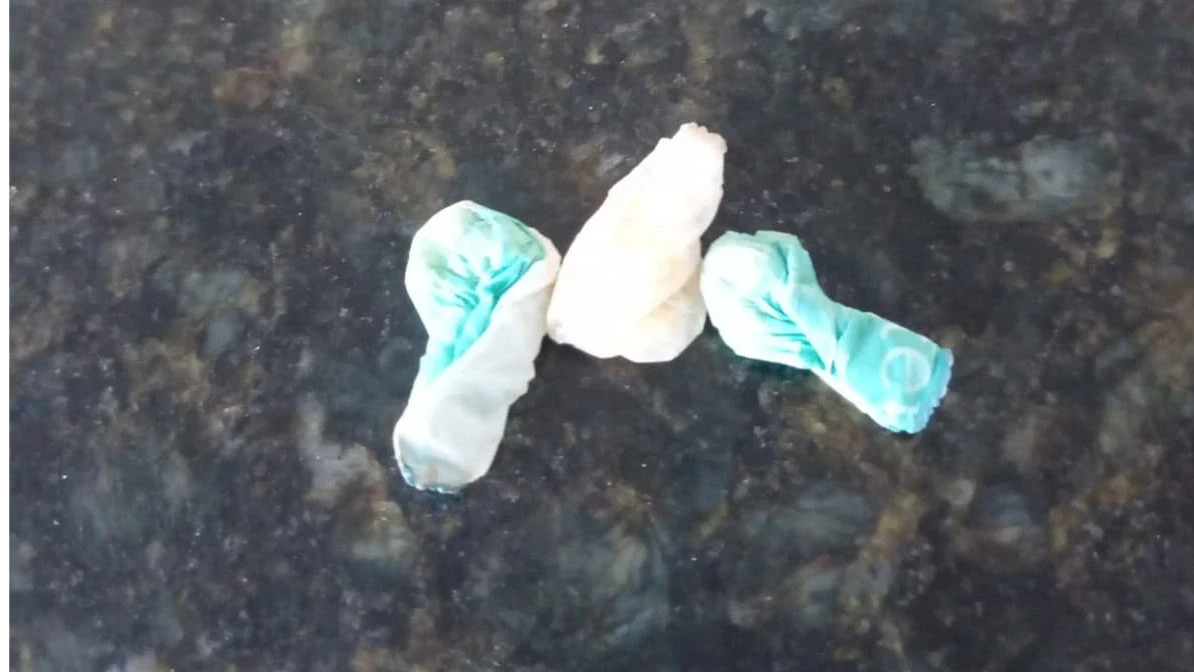 Homem é preso por tráfico de drogas após PM apreender pasta-base de cocaína em Rio Negro