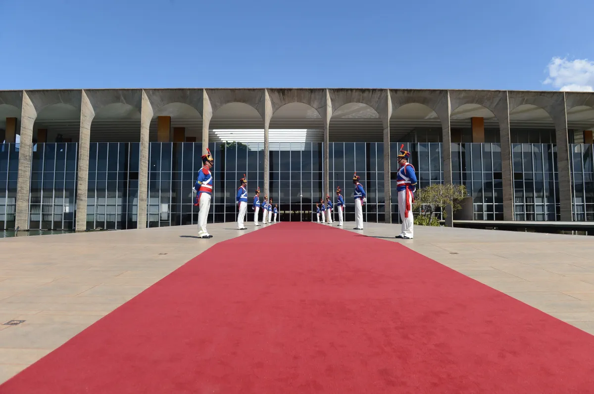 EUA revogam visto da embaixadora do Brasil