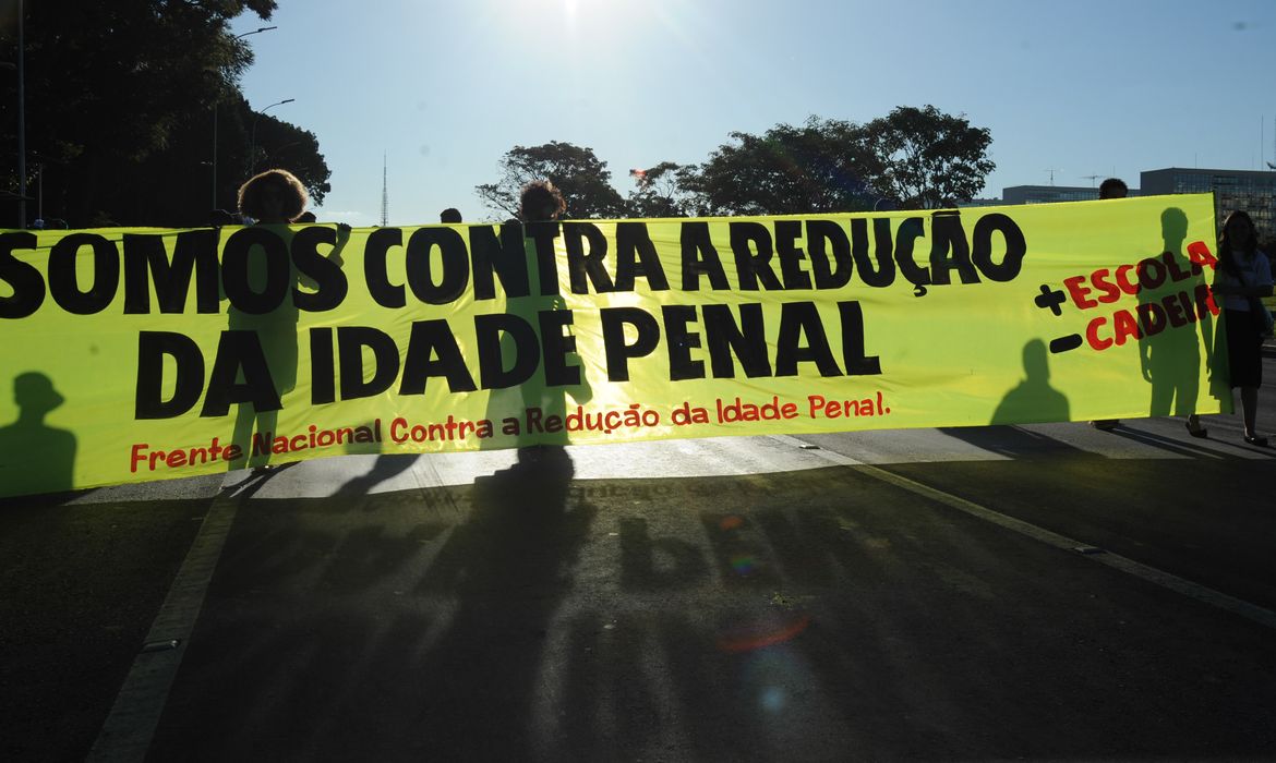 Pediatras se manifestam contrários à redução da maioridade penal