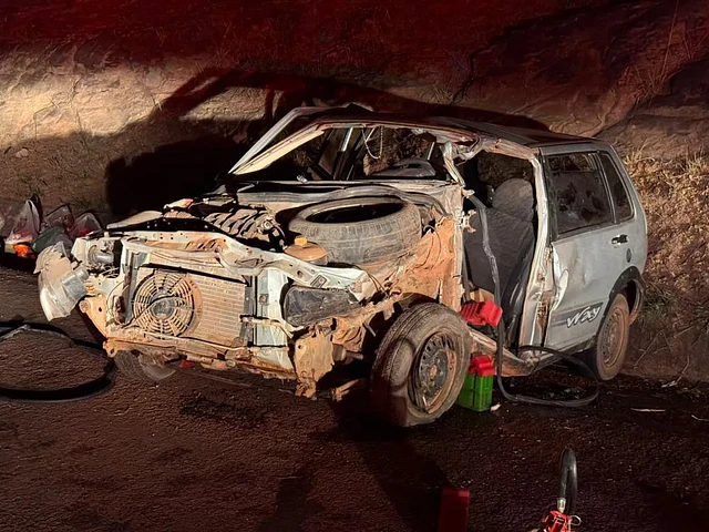 Colisão frontal entre Fiat Uno e caminhão deixa quatro feridos na BR-163, em Rio Verde