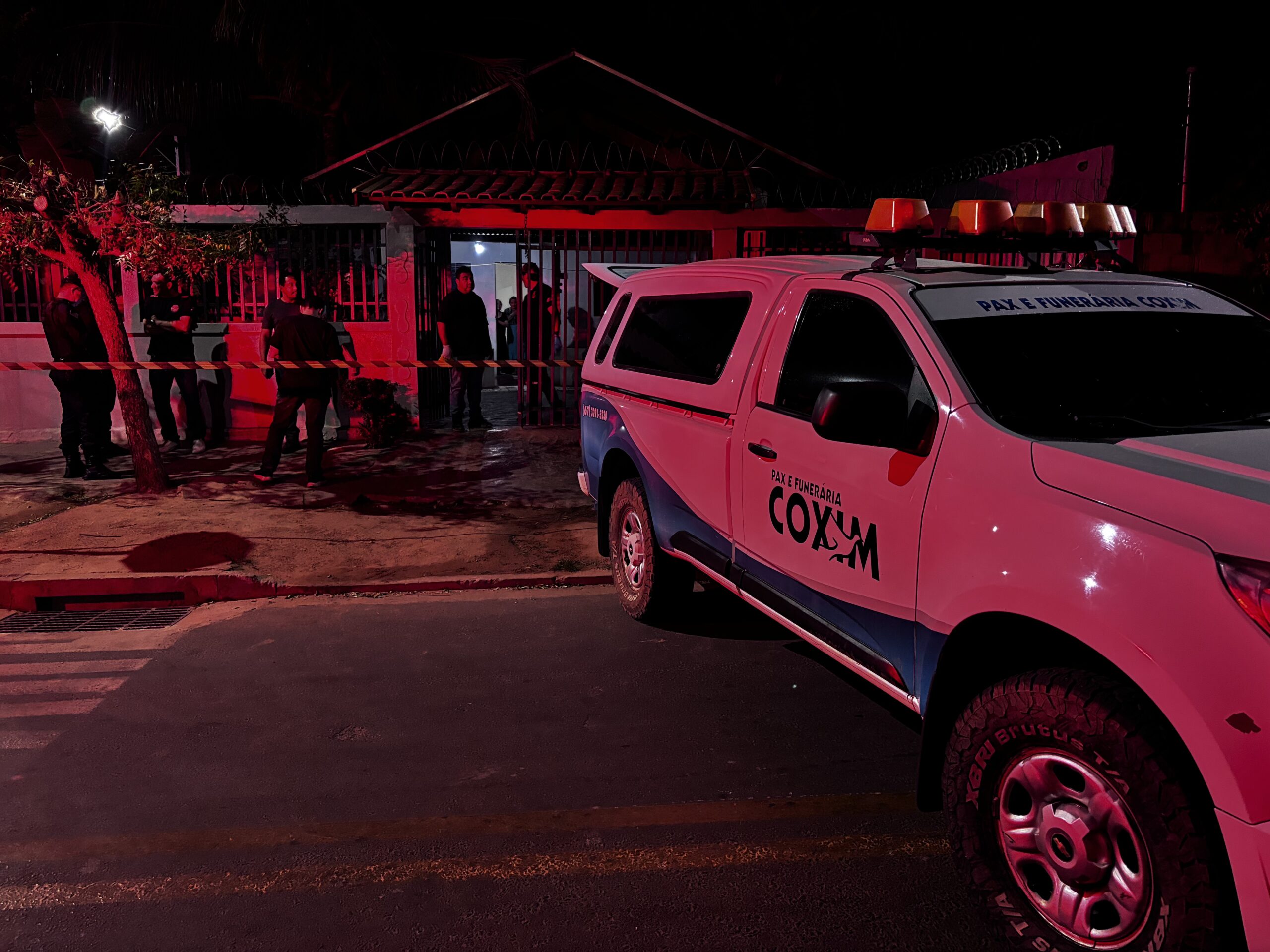 Homem é baleado na cabeça e outro morre após dupla efetuar disparos em Coxim