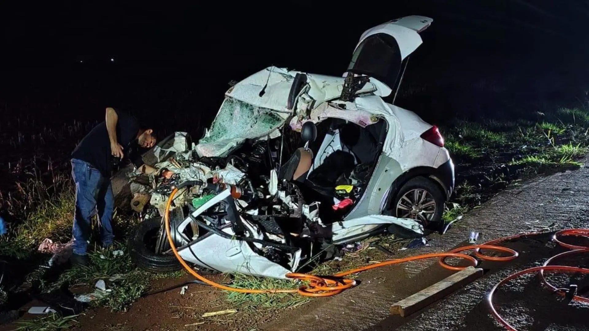 Piloto agrícola e adolescente são as vítimas fatais de acidente envolvendo carreta na BR-267