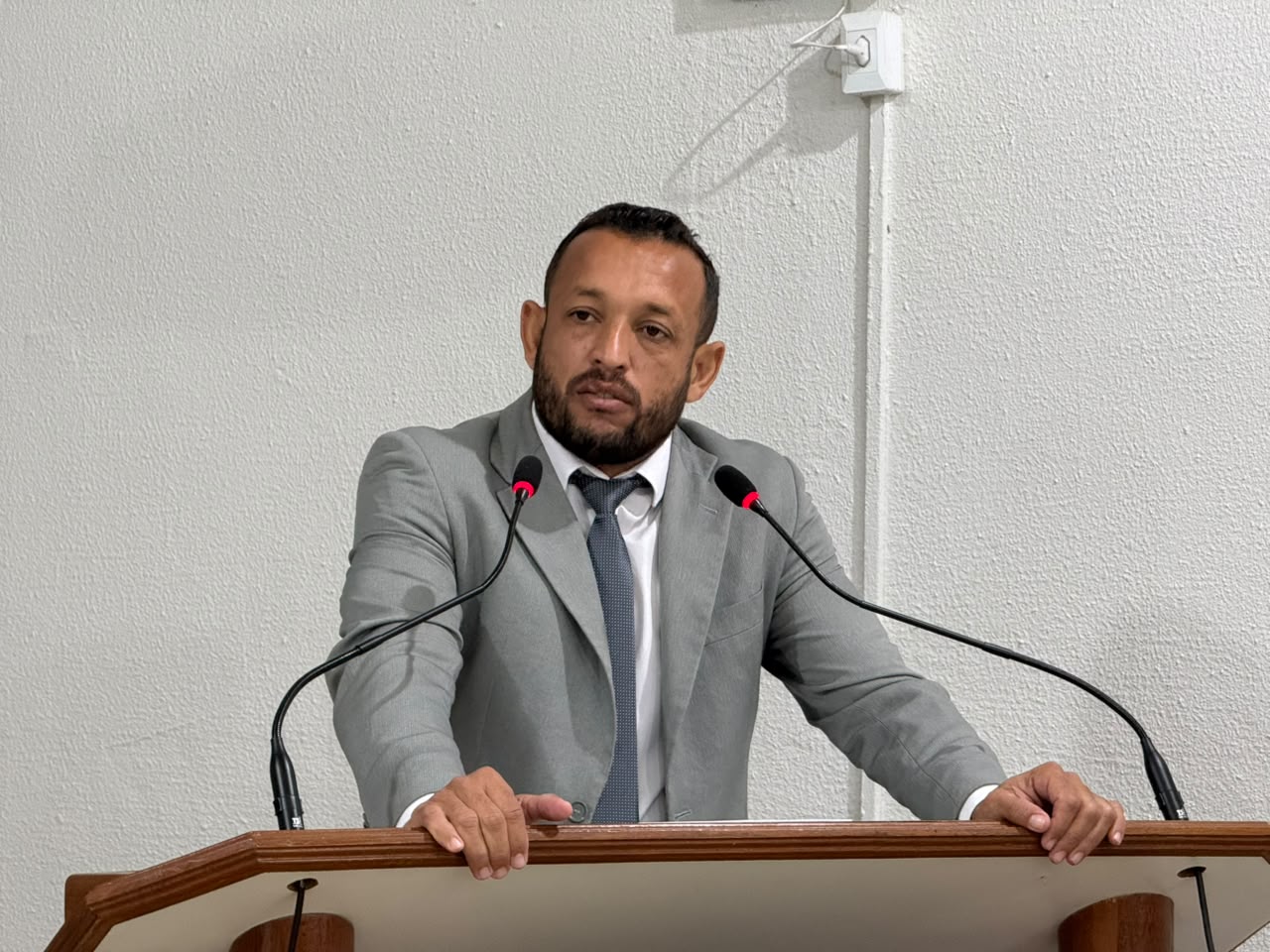 Vereador Marcinho Souza critica veto a projeto que garante direitos às pessoas com autismo em Coxim