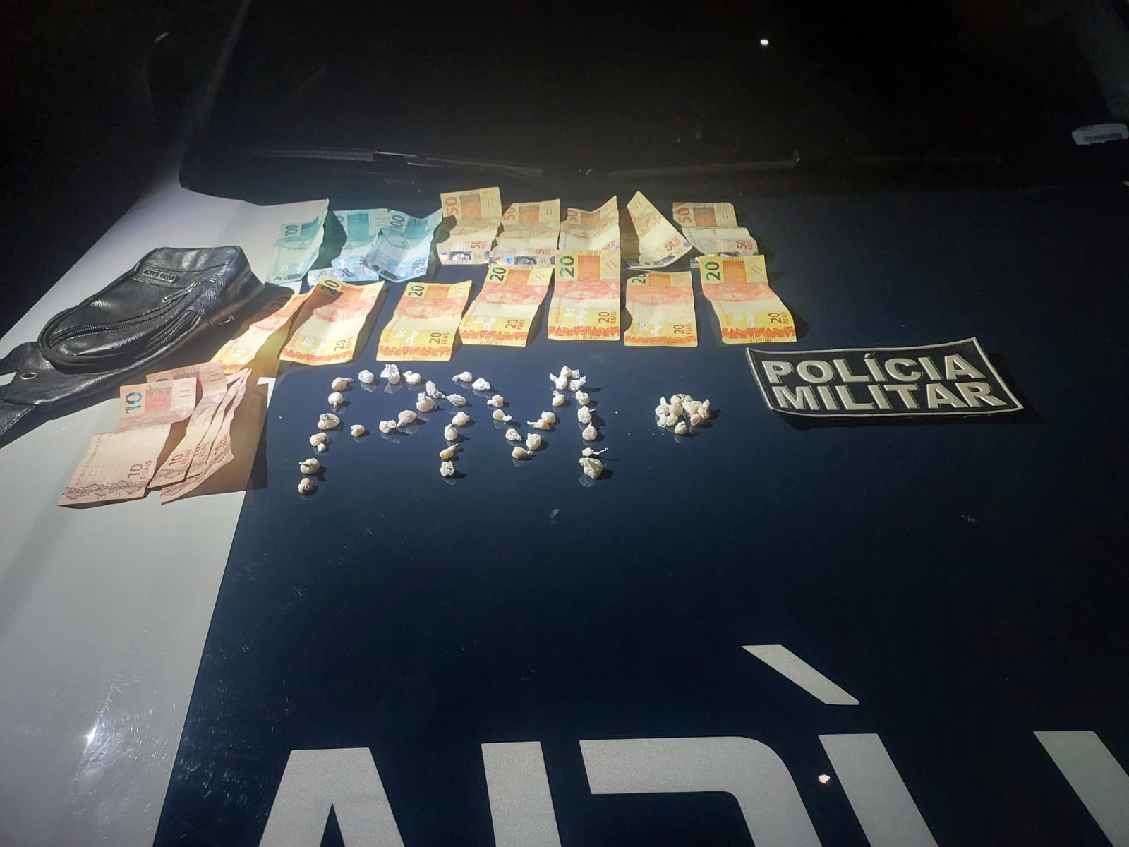 Força Tática e Rádio Patrulha apreendem drogas e prendem dois por tráfico em Alcinópolis