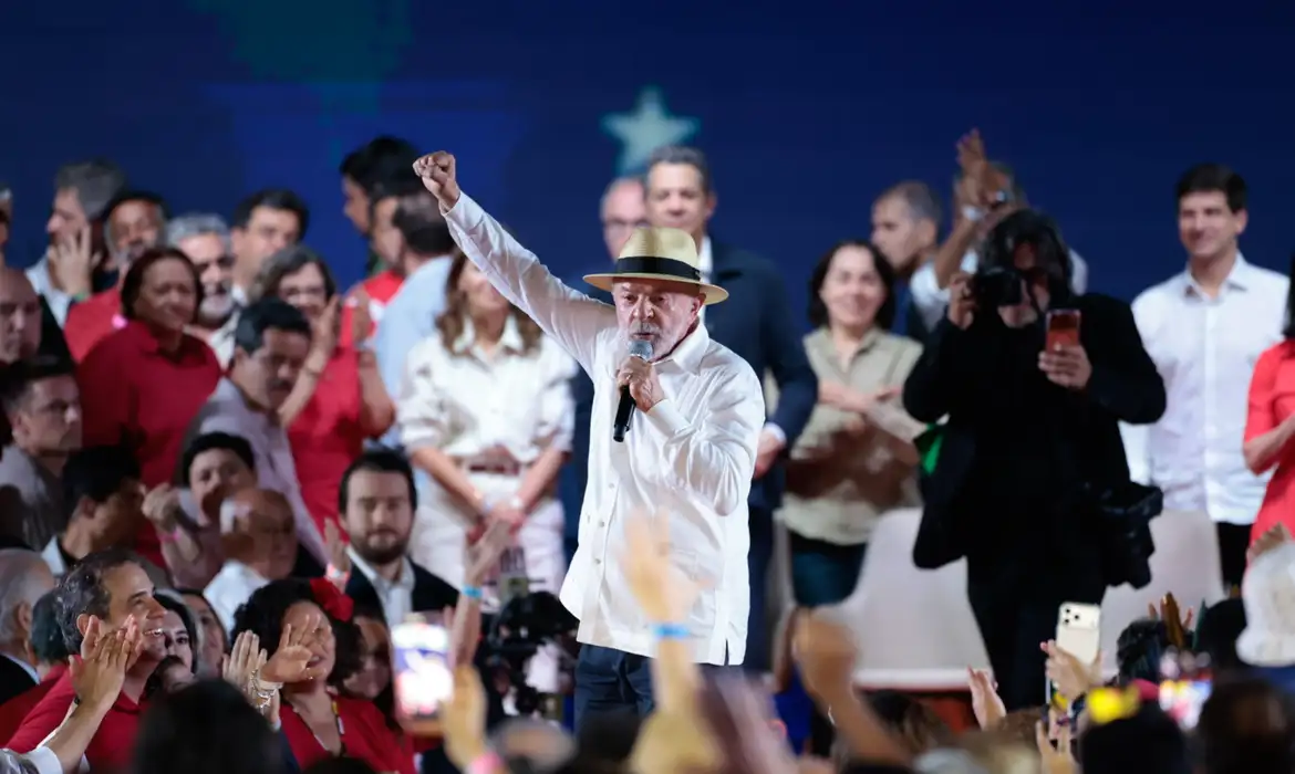 PT oficializou candidatura de Lula à Presidência ontem