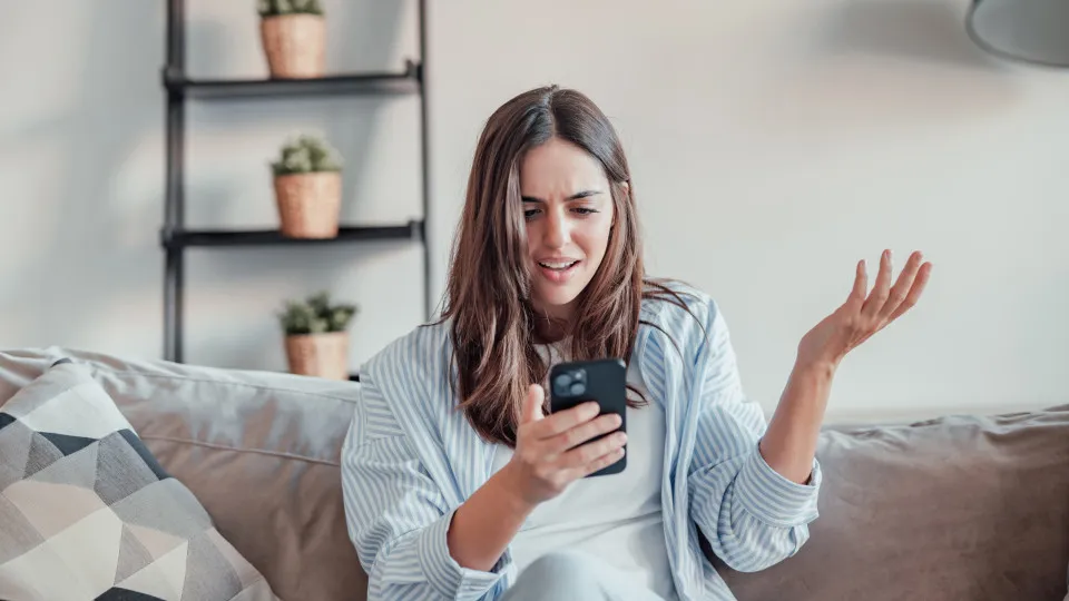 O que acontece quando não atualiza os apps do seu celular?