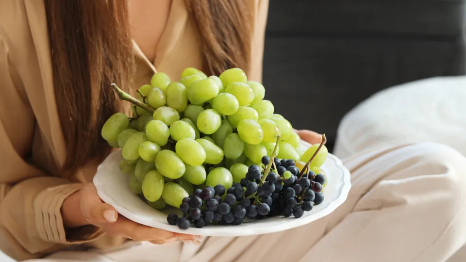 Uva verde ou vermelha: qual delas oferece mais antioxidantes?