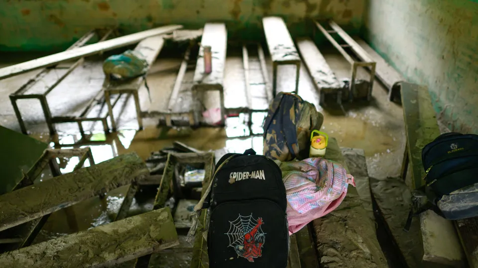 Professor salvou a vida de 1.600 alunos durante enxurrada no Nepal