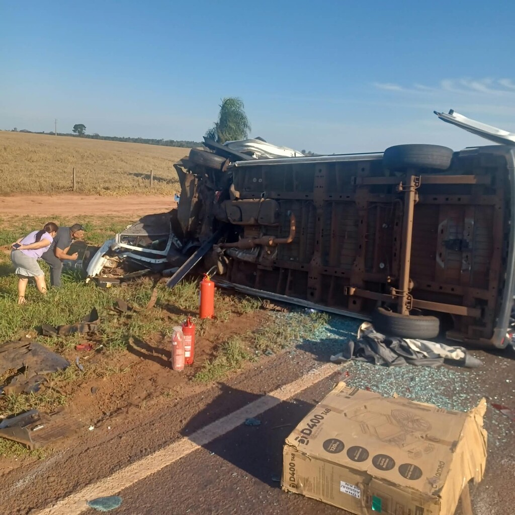 Acidente com van da saúde deixa 3 mortos e 5 feridos na BR-163