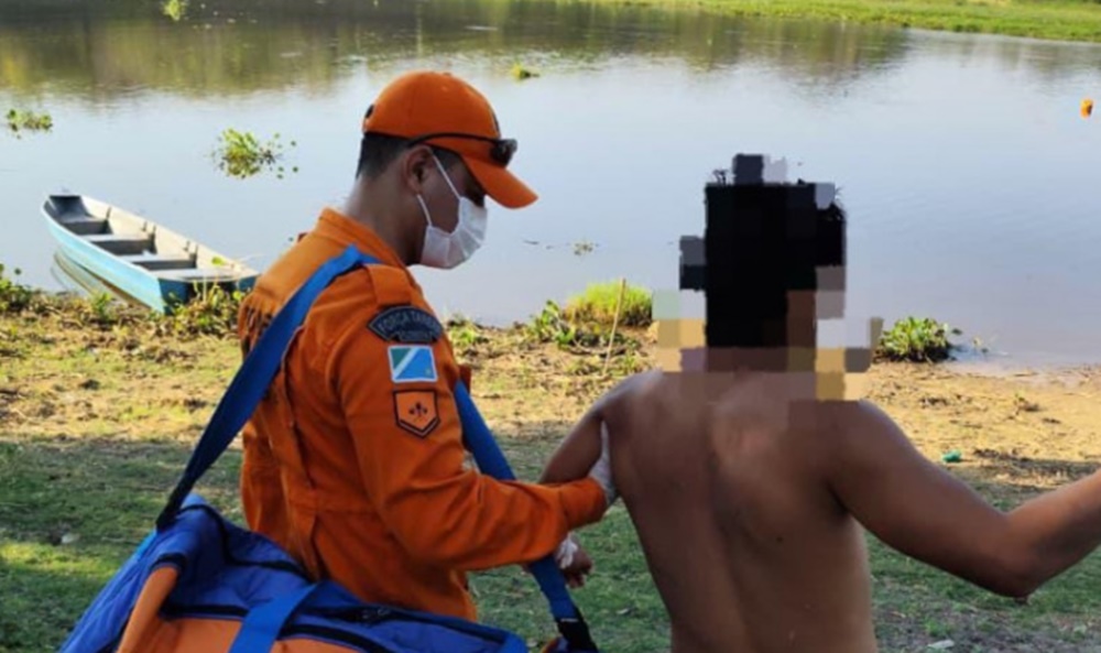 Homem quase se afoga após se assustar com ariranhas no Canal do Tamengo, em Corumbá