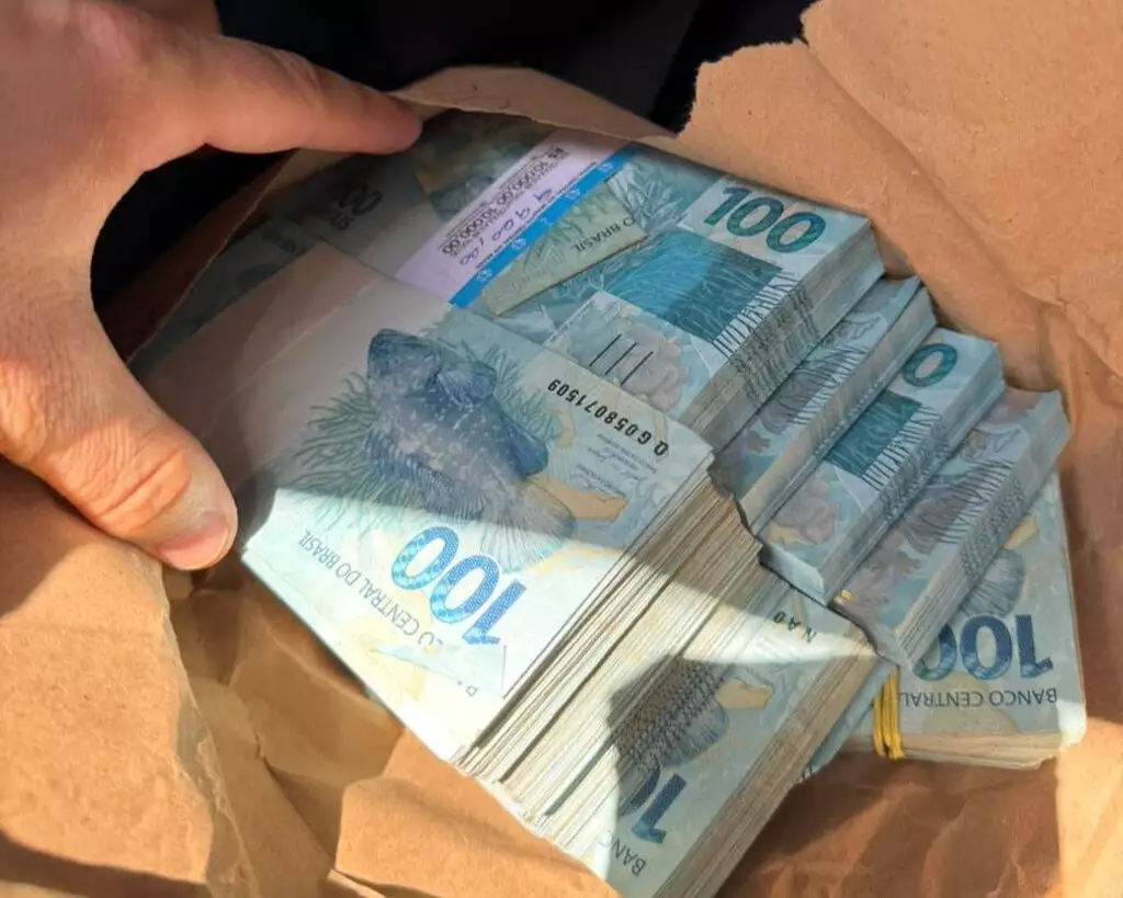 PF apreendeu mais de R$ 250 mil em dinheiro vivo durante ação contra deputado