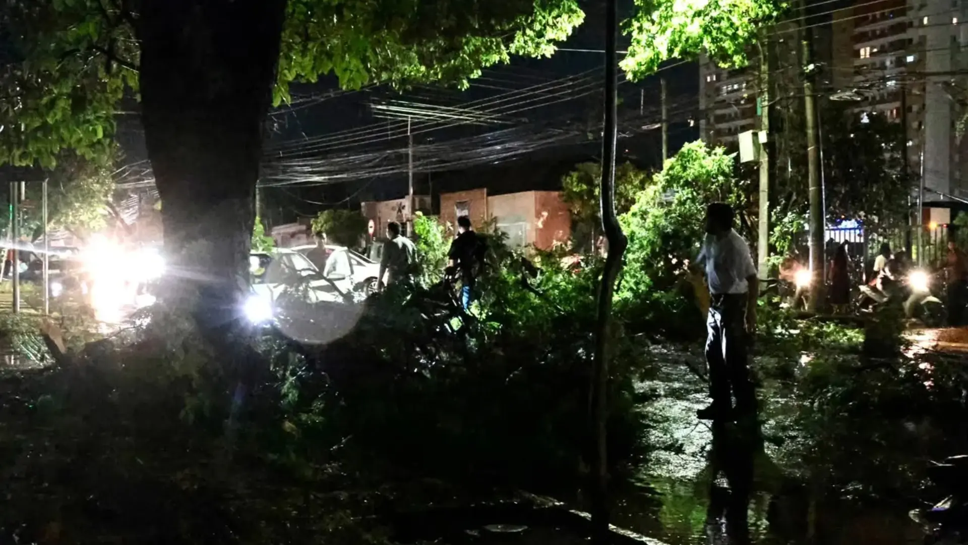 Após temporal deixar estragos em Campo Grande, Inmet coloca capital sob novo alerta para tempestades