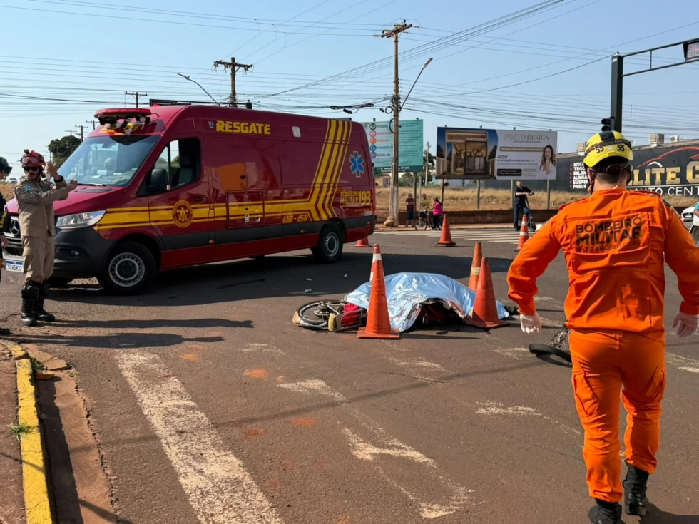 Ciclista é atingida por caminhão boiadeiro e morre em Nova Andradina