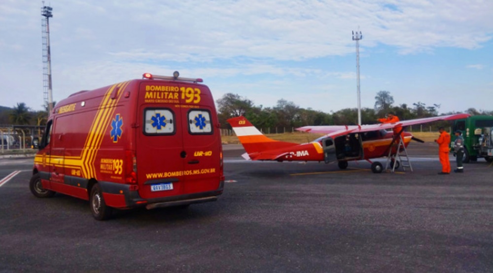 Mulher com dores no peito é resgatada de avião em fazenda no Pantanal