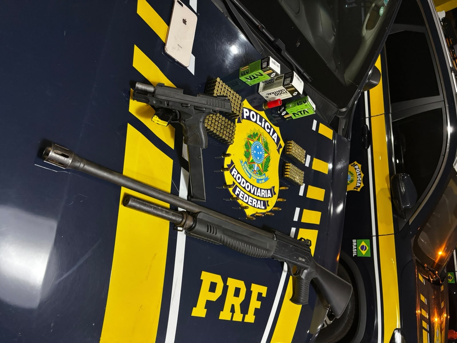 Passageira é presa com armas e mais de 200 munições escondidas em ônibus na BR-163 em Coxim