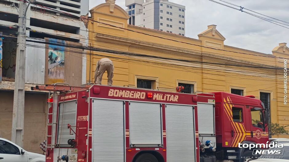 Princípio de incêndio em prédio abandonado mobiliza bombeiros na Capital