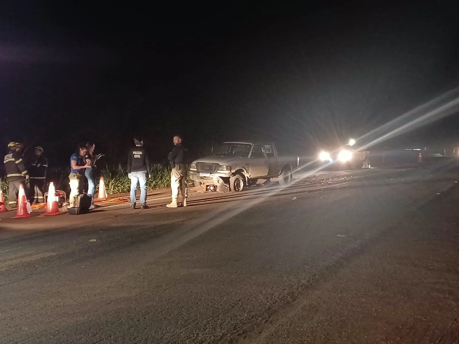 Motociclista morto em acidente foi arremessado e ficou embaixo de viatura da polícia na BR-060