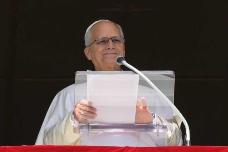 Cirurgia pulmonar do papa termina com sucesso, diz Vaticano