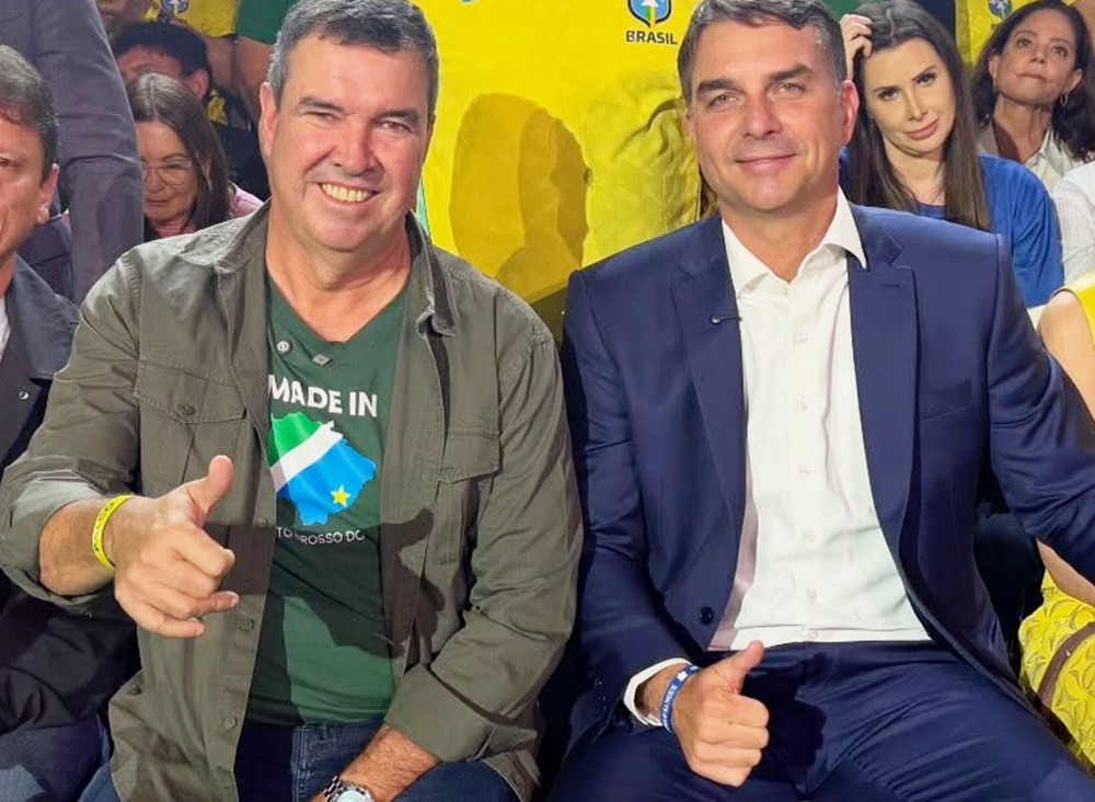 Flávio Bolsonaro e Eduardo Riedel lideram a preferência dos eleitores em Coxim no 1º Turno