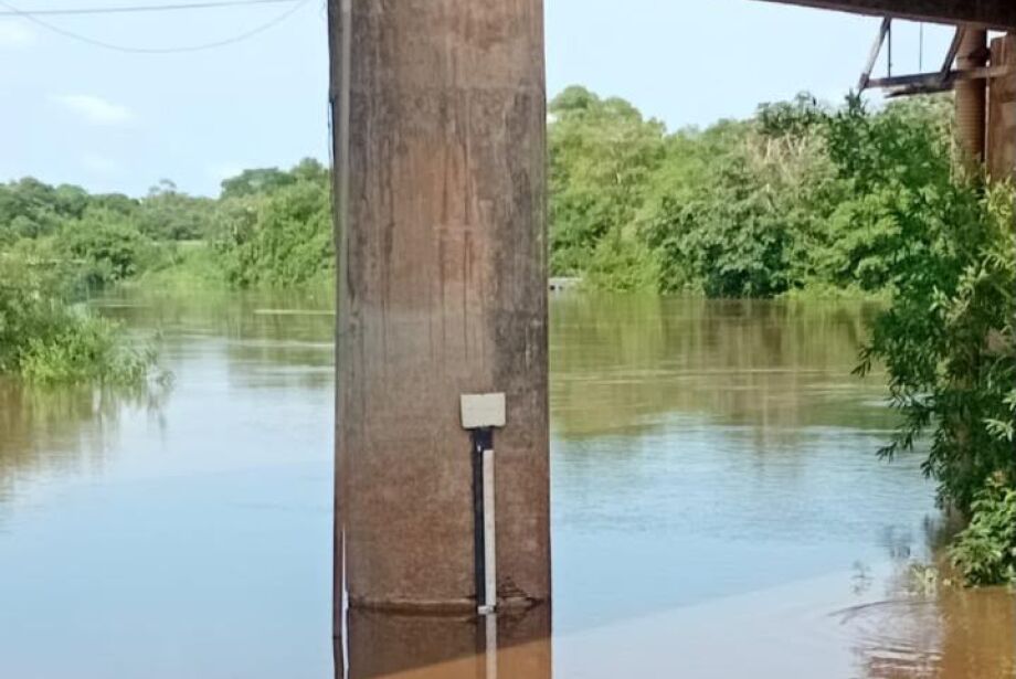 Rio Miranda tem cheia fora de época e põe ribeirinhos em alerta